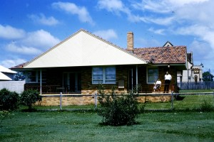 1959.16 Manse from park