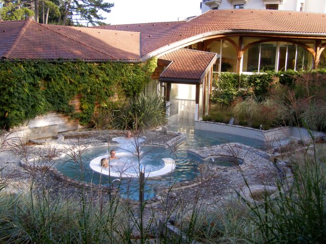 the outdoor spa and water exercise course ©irene waters2013