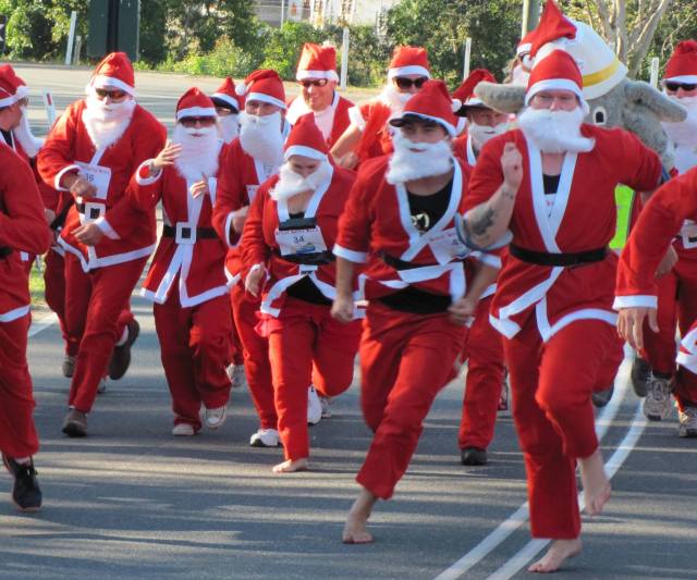 photo courtesy of Noosa Council taken at the annual Santa Run at the Christmas in Cooroy Festivities