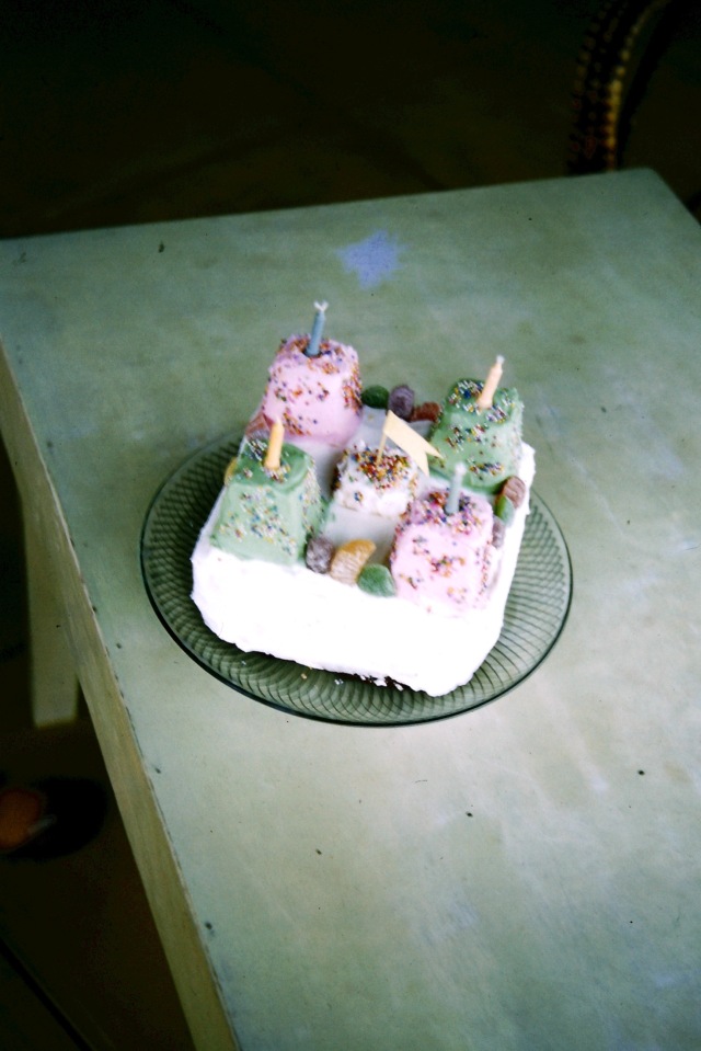 1960.2 birthdaycake
